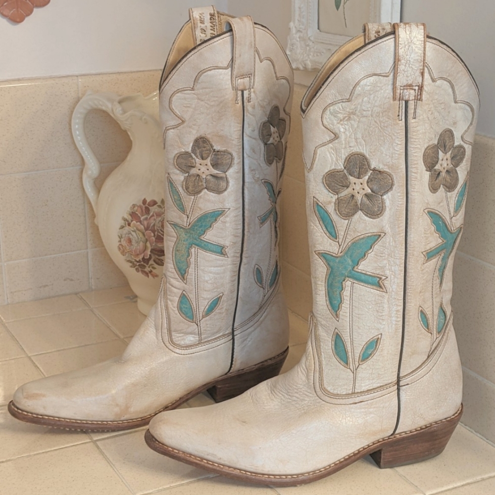 Women's cowboy boots